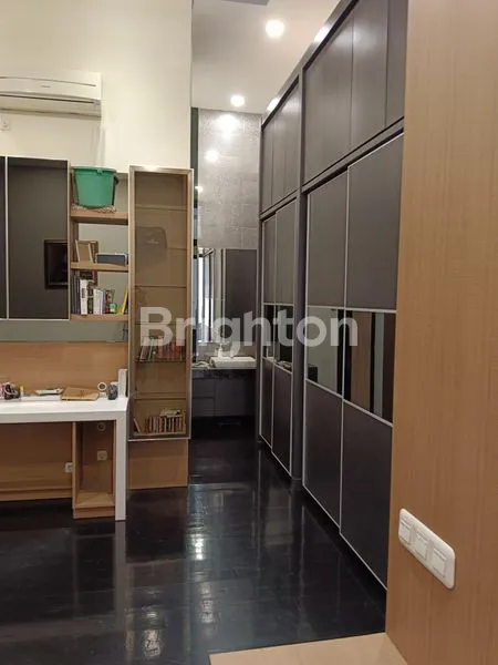 image RUMAH MEWAH, HOOK 2 SISI, LUAS, TERAWAT, PAKUWON INDAH, SURABAYA (8)