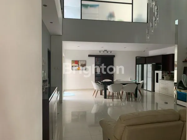 image RUMAH DHARMAHUSADA REGENCY FULL FURNISHED HANYA SELANGKAH KE RS UNAIR DAN GALAXY MALL (2)