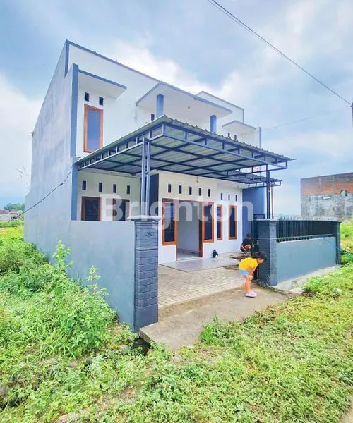 image RUMAH BARU LUAS KOKOH 2 LT VIEW MENAWAN LOKASI DEKAT JL DI KEBONAGUNG KOTA MALANG (2)