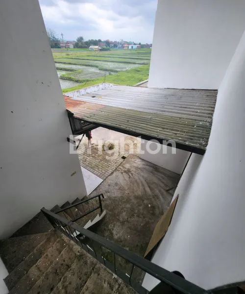 image RUMAH BARU LUAS KOKOH 2 LT VIEW MENAWAN LOKASI DEKAT JL DI KEBONAGUNG KOTA MALANG (6)