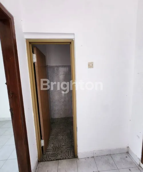 image RUMAH BARU LUAS KOKOH 2 LT VIEW MENAWAN LOKASI DEKAT JL DI KEBONAGUNG KOTA MALANG (8)