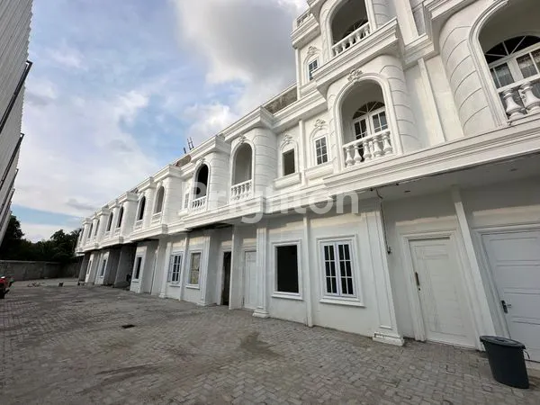 image RUMAH VILLA  (1)