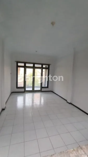 image HUNIAN PINGGIR JALAN DI PUSAT KOTA KEDIRI (5)