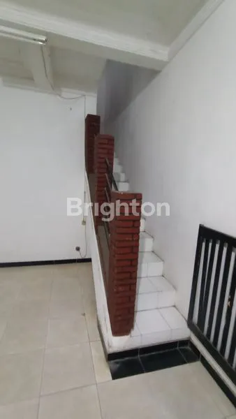 image HUNIAN PINGGIR JALAN DI PUSAT KOTA KEDIRI (6)