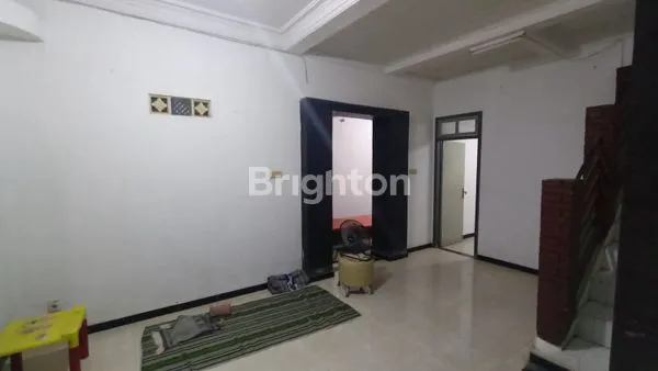 image HUNIAN PINGGIR JALAN DI PUSAT KOTA KEDIRI (8)