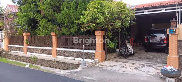 RUMAH BESAR SERTA ASRI DAN BEBAS BANJIR DI TAMAN WOLOGITO SEMARANG
