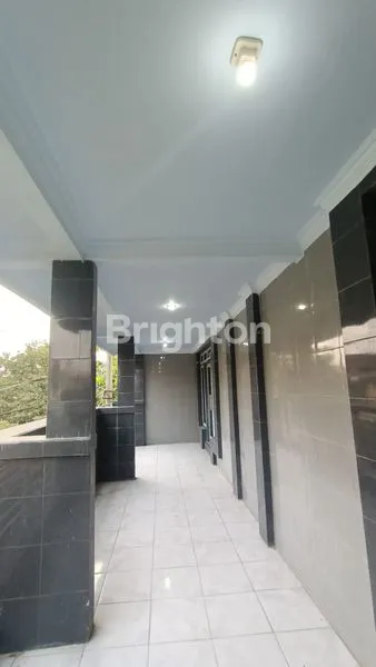 image RUMAH BESAR DIPINGGIR JALAN RAYA DITENGAH KOTA KEDIRI (2)