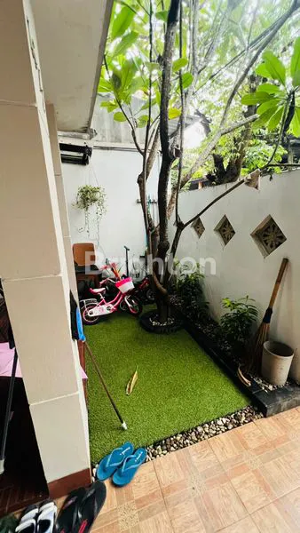 image RUMAH 2 LANTAI SIAP HUNI DI KOMPLEK DEKAT PUSAT PEMERINTAHAN KOTA DEPOK (2)