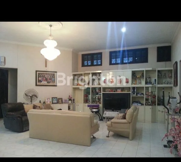 image JUAL RUMAH IDEAL, TENGAH KOTA, LAYAK HUNI DAN KUAT (2)