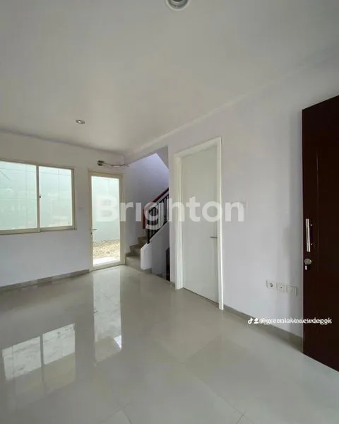 image RUMAH 2 LANTAI DALAM PERUMAHAN GREEN LAKE VIEW (8)