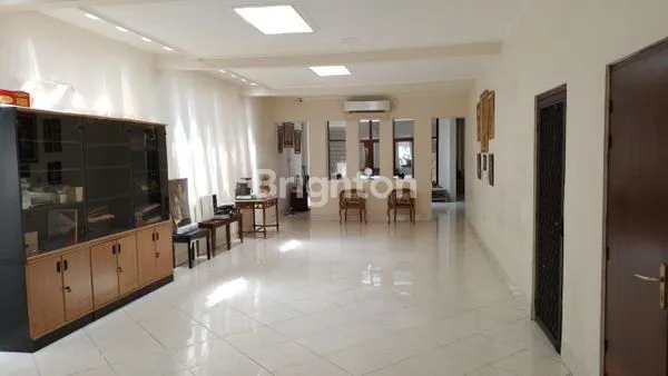 RUMAH BESAR HITUNG TANAH DI PASAR BARU
