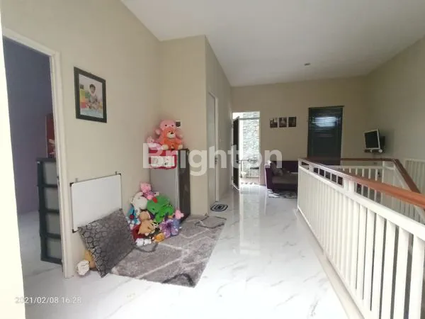 image RUMAH MINIMALIS DENGAN BALKON DEPAN DI EVERGREEN SURABAYA TIMUR  (4)