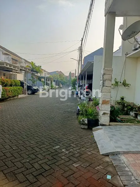 image RUMAH MINIMALIS DENGAN BALKON DEPAN DI EVERGREEN SURABAYA TIMUR  (8)