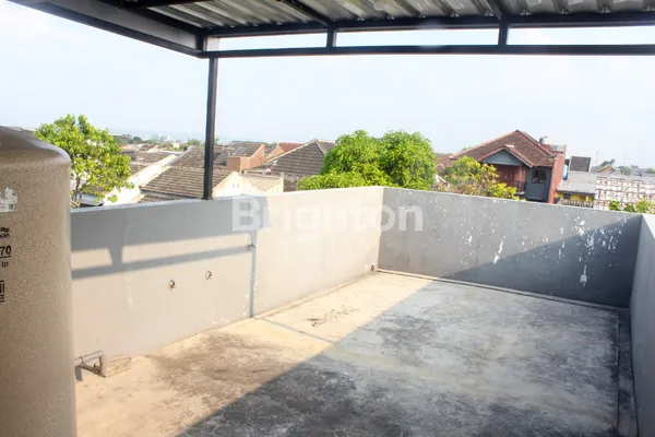 image RUMAH TINGKAT SIAP HUNI DI TUNJUNGSEKAR DEKAT UB DAN SOEHAT MALANG (6)