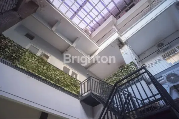 image ARSITEKTUR GAYA KOLONIAL ANTIK NUANSA SEJARAH RAYA KOMERSIL SURABAYA PUSAT 3 LANTAI. DKT DR SOETOMO,RAYA DARMO,UNTUNG SUROPATI,KARTINI,IMAM BONJOL,WAHIDIN,WR SUPRATMAN,MUSI,DIPONEGORO,ANWARI,THAMRIN,ANJASMORO,ARJUNO,DINOYO,RAYA SURABAYA MALANG,PRAPANCA (4)