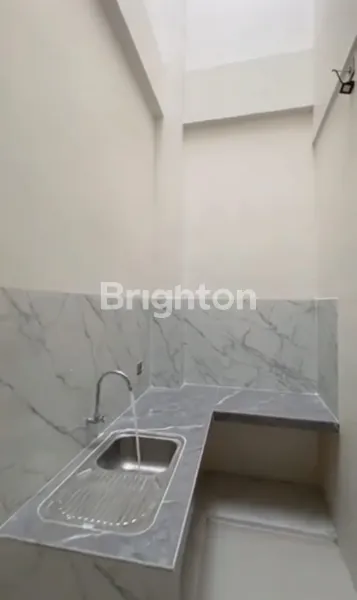 image RUMAH KOS EKSEKUTIF ADA KOLAM RENANG DI WONOKROMO SURABAYA (2)