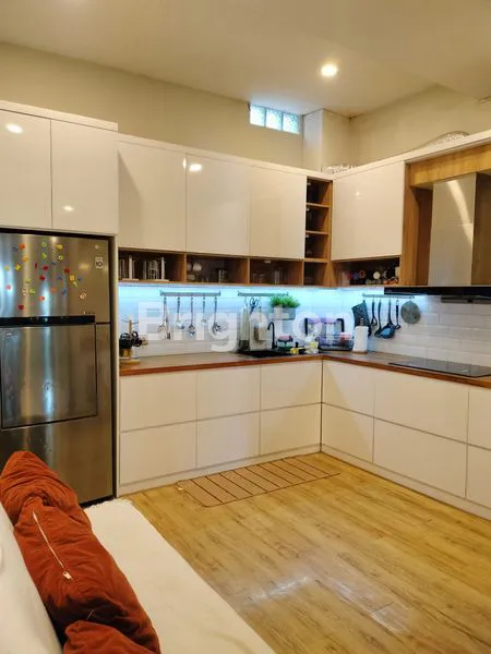 image WOWWWWWW KAPAN LAGI BISA PUNYA RUMAH SEBAGUS DAN SERAPI INI....RUMAH 2 LANTAI MODERN MINIMALIS DENGAN DESAIN YANG KEREN SEMI FURNISHED SIAP HUNI DI KAMPUNG BUBULAK ,BOJONG KULUR,GUNUNG PUTRI ,BOGOR,JAWA BARAT (4)