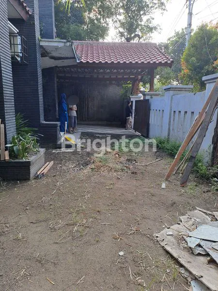 image TURUN HARGA RUMAH TENGAH KOTA JUAL/SEWA LOKASI STRATEGIS PINGGIR JALAN RAYA DEKAT MANAHAN SOLO KOTA (4)