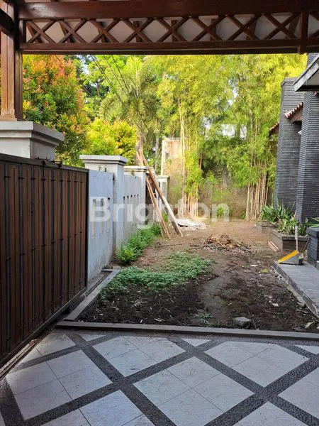 image TURUN HARGA RUMAH TENGAH KOTA JUAL/SEWA LOKASI STRATEGIS PINGGIR JALAN RAYA DEKAT MANAHAN SOLO KOTA (5)