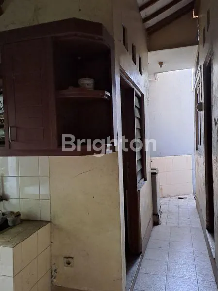 image TURUN HARGA RUMAH TENGAH KOTA JUAL/SEWA LOKASI STRATEGIS PINGGIR JALAN RAYA DEKAT MANAHAN SOLO KOTA (7)