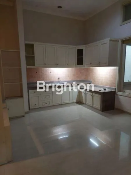 image RUMAH MODERN DI CENTRAL PARK GUNUNG ANYAR REGENCY SURABAYA, DEKAT UPN, UINSA, POLTEK PELAYARAN, MERR, TOL JUANDA & TAMBAK SUMUR, RS MITRA KELUARGA (4)