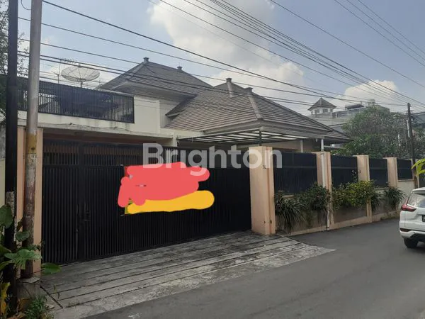RUMAH MEWAH HARGA MURAH DI JAJAR !! LOKASI SANGAT STRATEGIS