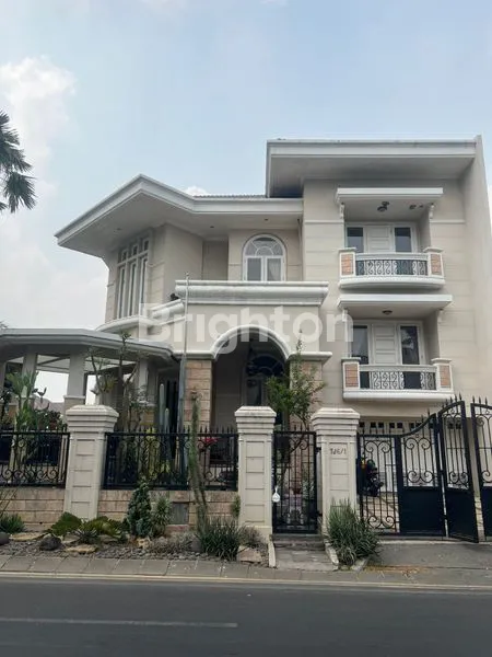 image RUMAH CLASSIC MODERN SPLIT LEVEL MEWAH RAYA VILLA TAMAN TELAGA CITRALAND (1)
