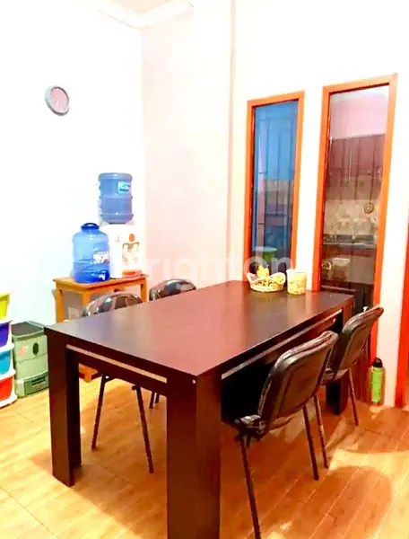 image RUMAH CANTIK DUA LANTAI (6)