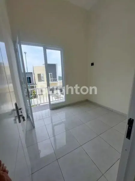 image DIJUAL RUMAH 2 LANTAI VIEW BAGUS (2)