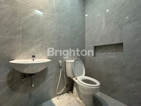 image RUMAH BARU MINIMALIS DI CITRALAND DEKAT FRESH MARKET, GRAHA, DAN PAKUWON (2)