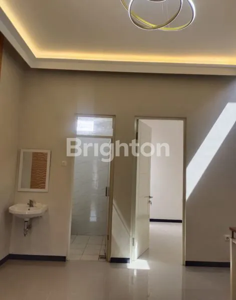 image RUMAH BARU MINIMALIS LOKASI SANGAT STRATEGIS DI SURABAYA TIMUR RUNGKUT STU 6 BULAN (4)