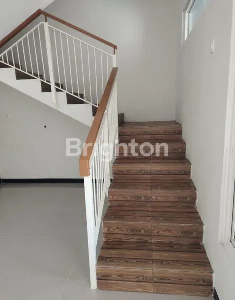 image RUMAH BARU MINIMALIS LOKASI SANGAT STRATEGIS DI SURABAYA TIMUR RUNGKUT STU 6 BULAN (5)