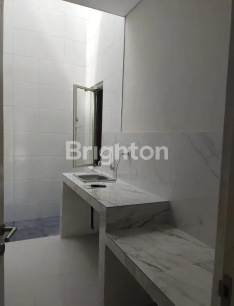 image RUMAH BARU MINIMALIS LOKASI SANGAT STRATEGIS DI SURABAYA TIMUR RUNGKUT STU 6 BULAN (8)