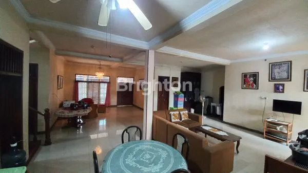 image RUMAH MEWAH 2 LANTAI (4)