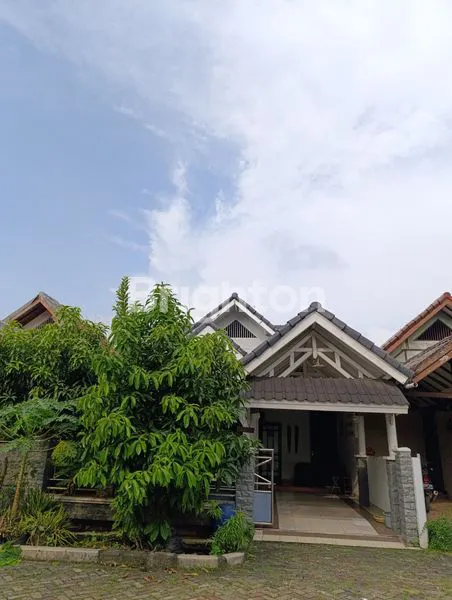 image RUMAH ASRI DI PERUMAHAN JALAN MELATI BANJAR WIJAYA (1)