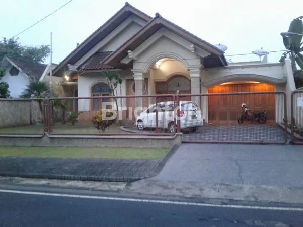 image RUMAH CANTIK DAN MEWAH DEKAT IJEN (1)