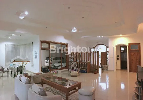 image RUMAH CANTIK DAN MEWAH DEKAT IJEN (3)