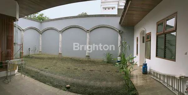 image RUMAH CANTIK DAN MEWAH DEKAT IJEN (4)