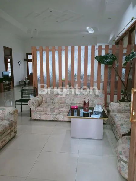 image RUMAH CANTIK DAN MEWAH DEKAT IJEN (6)