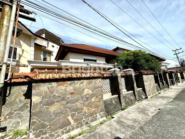 image RUMAH MEWAH ADA KOLAM RENANG (2)
