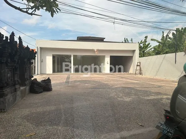 TOKO LUAS BESAR DI KEROBOKAN