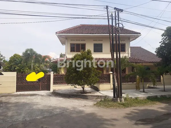 image SUDAH PASTI UNTUNG PAKBOS !! RUMAH MEWAH TENGAH KOTA SOLO !! (1)
