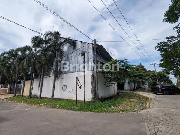 image BELAKANG CITRALAND DRIYOREJO, RUMAH HOOK BONUS GUDANG (4)