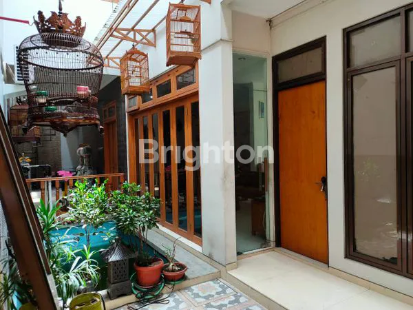 image RUMAH  2 LANTAI BISA  UNTUK  USAHA  STRATEGIS  TENGAH  KOTA  PINGGIR  JALAN  RAYA  DEKAT  SIMPANG  LIMA  SEMARANG  TENGAH (2)