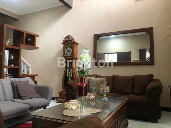 image RUMAH 2 LANTAI SETENGAH BERSIH TERAWAT SIAP HUNI DALAM CLUSTER  PERUMAHAN ELIT  BALIKPAPAN BARU (2)