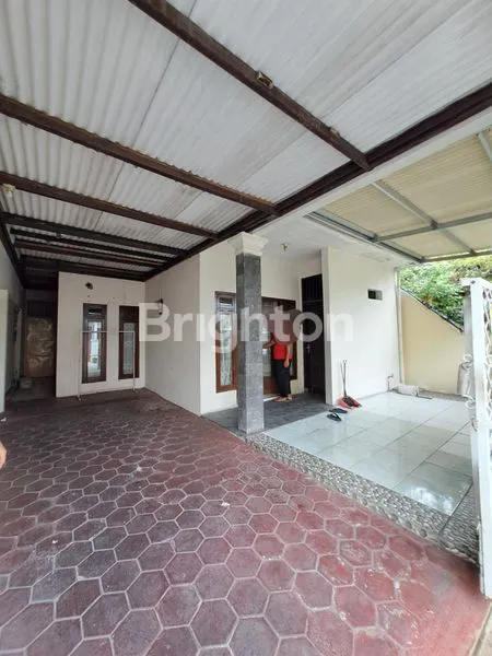 image RUMAH SIAP HUNI 1,5 LANTAI DI PERUMAHAN MOJOSONGO HANYA 50 METER KE JALAN JAYAWIJAYA MOJOSONGO SOLO (2)