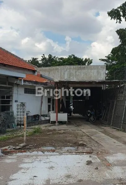 image RUMAH DI AREA KOMERSIIL DI JALAN RAYA PUSAT KOTA SURABAYA (1)