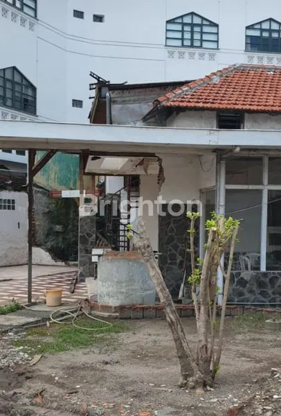 image RUMAH DI AREA KOMERSIIL DI JALAN RAYA PUSAT KOTA SURABAYA (2)