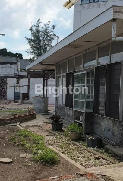 image RUMAH DI AREA KOMERSIIL DI JALAN RAYA PUSAT KOTA SURABAYA (4)