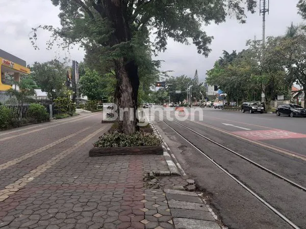 image BANGUNAN LUAS HITUNG TANAH DI SLAMET RIYADI !! JANTUNG KOTA SOLO (2)